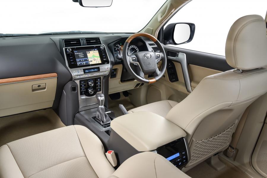 Интерьер Toyota Land Cruiser Prado VX-L (150) 2017 года  (ZA) (фото 32 из 40)